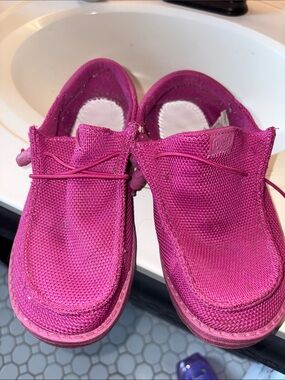 Women hey dude size 6